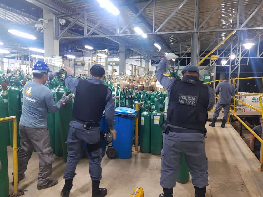 Polícia Militar realiza escolta de cilindros de oxigênio