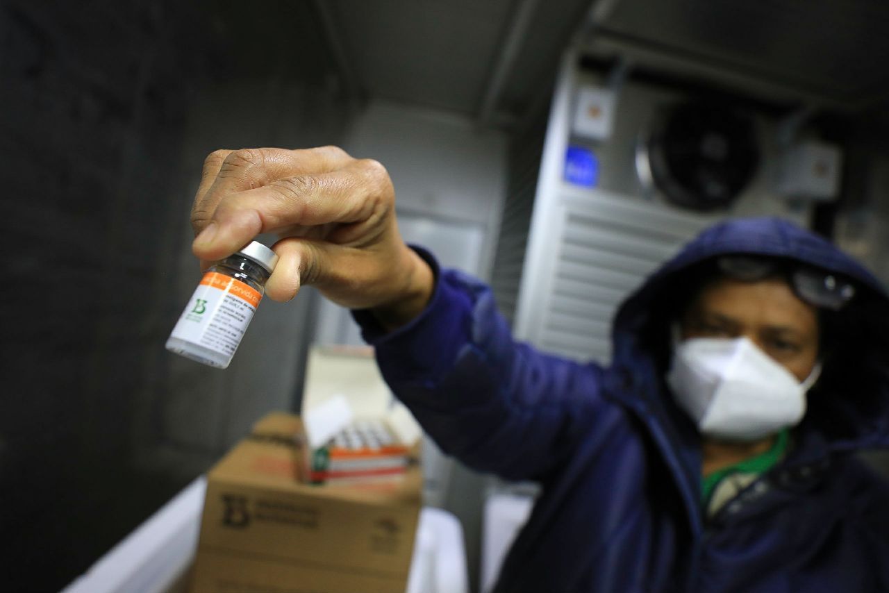 Segunda remessa da Coronavc será para vacinação de 15,1 mil idosos de 70 a 74 anos e mais de 6 mil trabalhadores da saúde