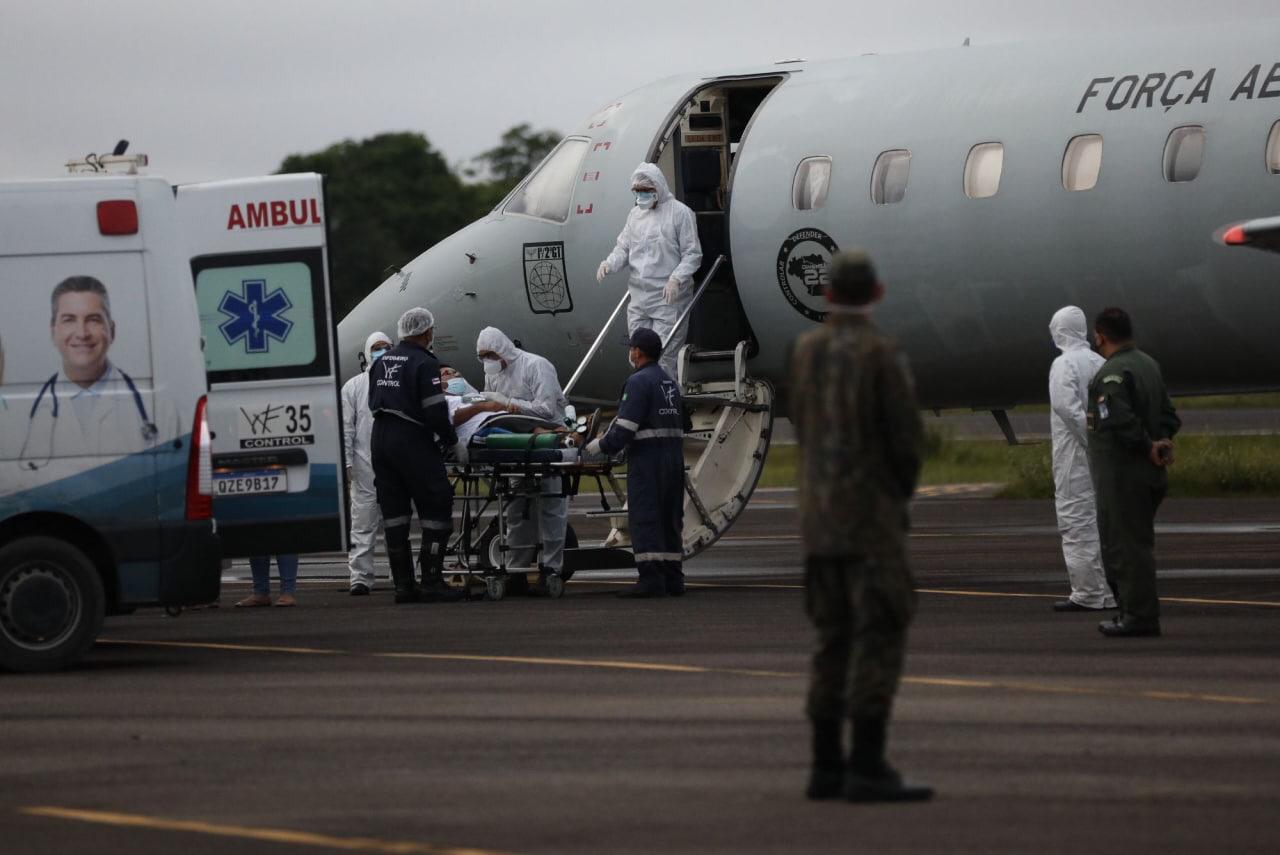 Governo do AM inicia transferência de pacientes com Covid-19 para hospitais de outros estados