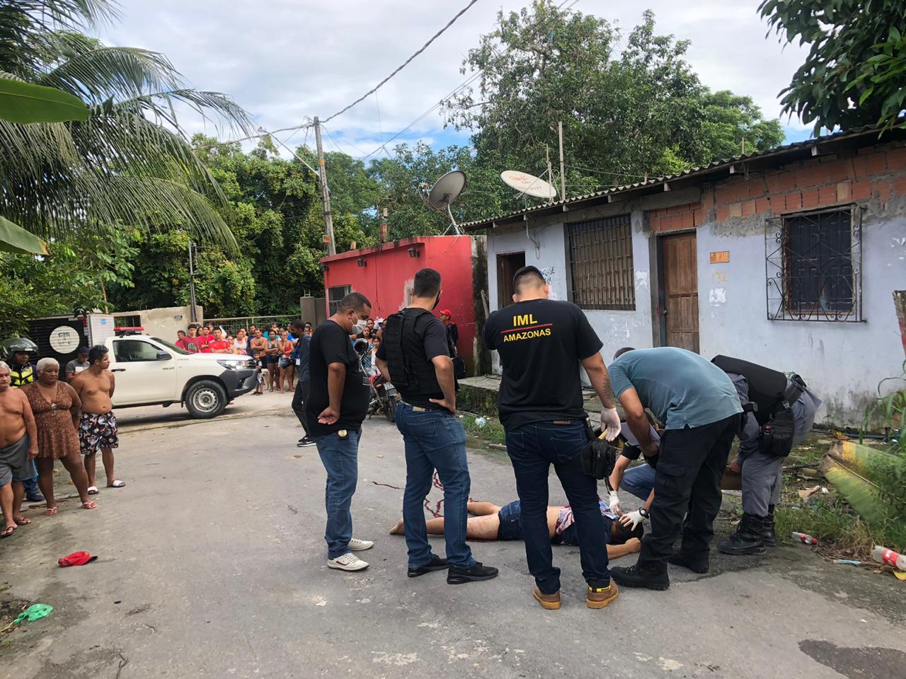 Homem é retirado de carro e morto a tiros no Valparaíso