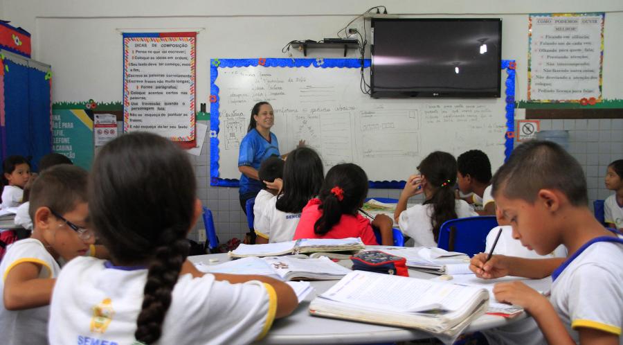 Aulas serão retomadas quando pandemia estiver controlada, afirma Semed