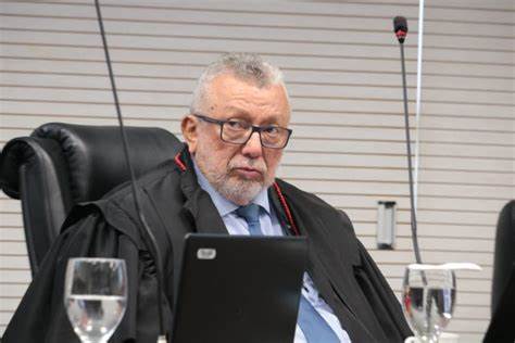 Presidente do TRE-AM é transferido para tratar Covid-19 em SP