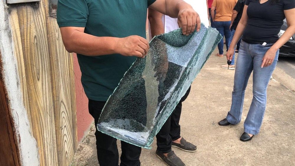 Criminosos arrombam carros nos arredores do Cemitério do Tarumã