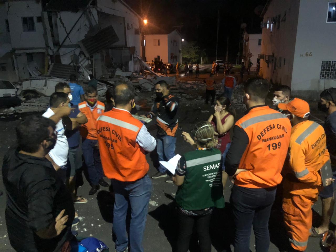 Prefeitura presta atendimento a moradores e interdita bloco do condomínio Verona