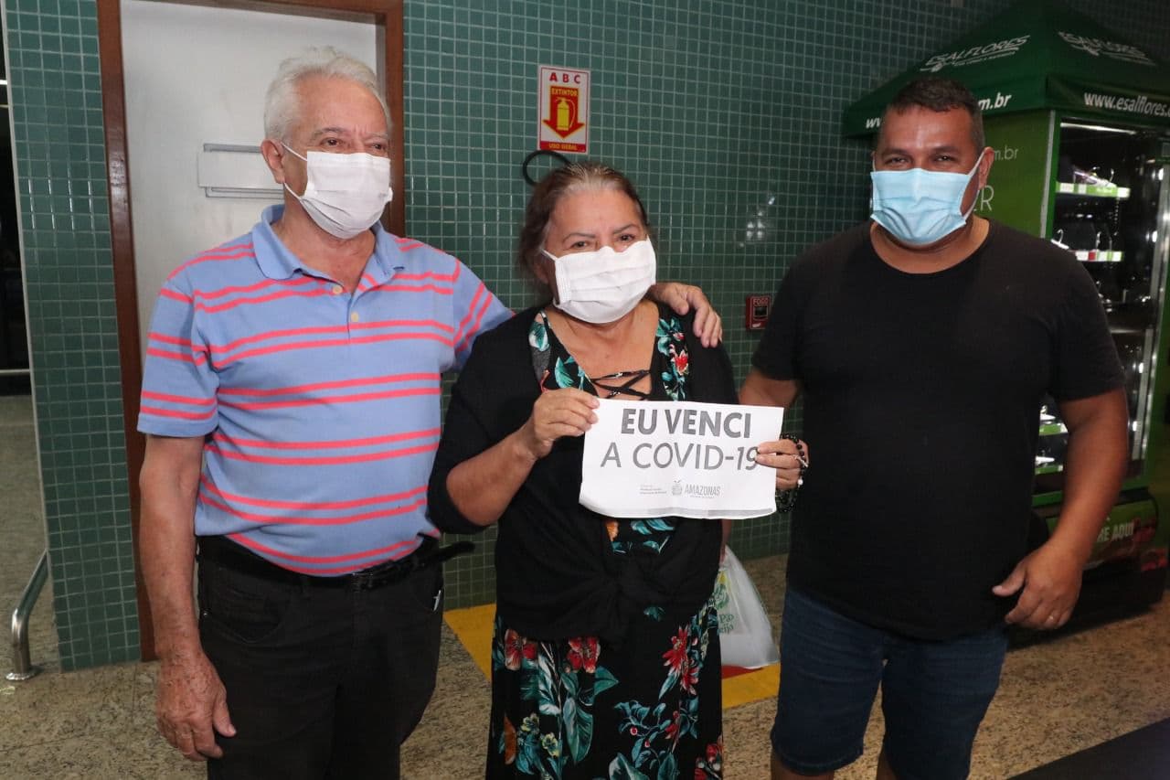 Após alta, dois pacientes transferidos retornam de Goiânia à Manaus