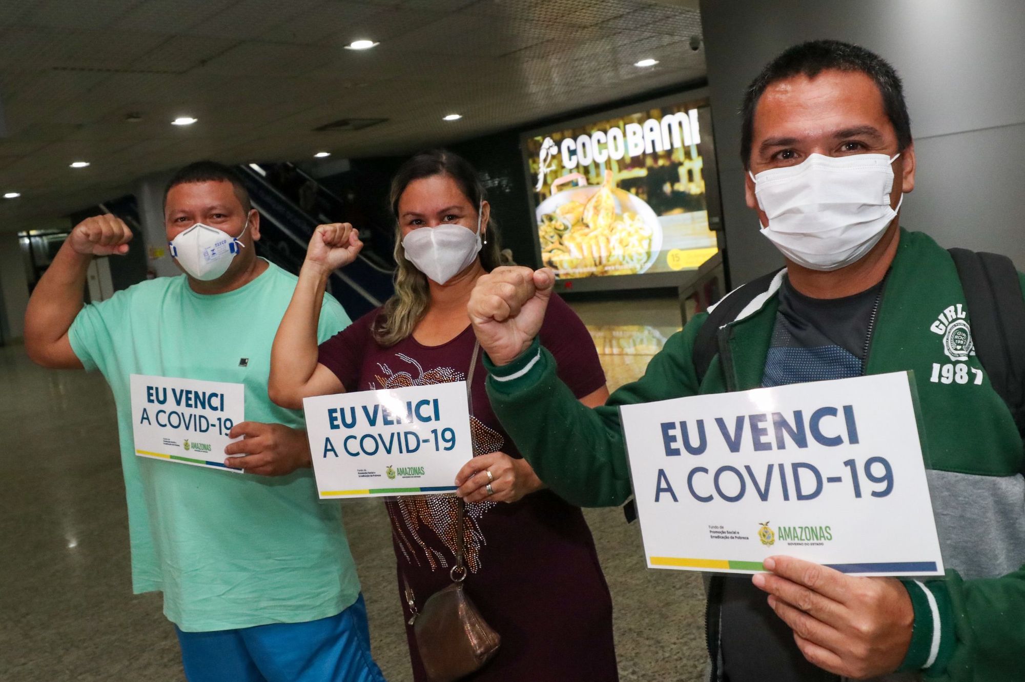 Recuperados da Covid-19 são recebidos com aplausos no Aeroporto Eduardo Gomes