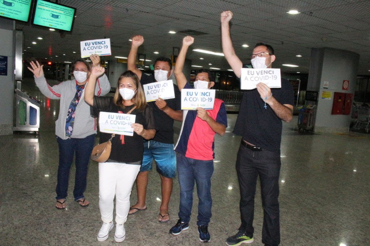 Vida nova: recuperados da Covid-19, mais seis pacientes retornam ao Amazonas