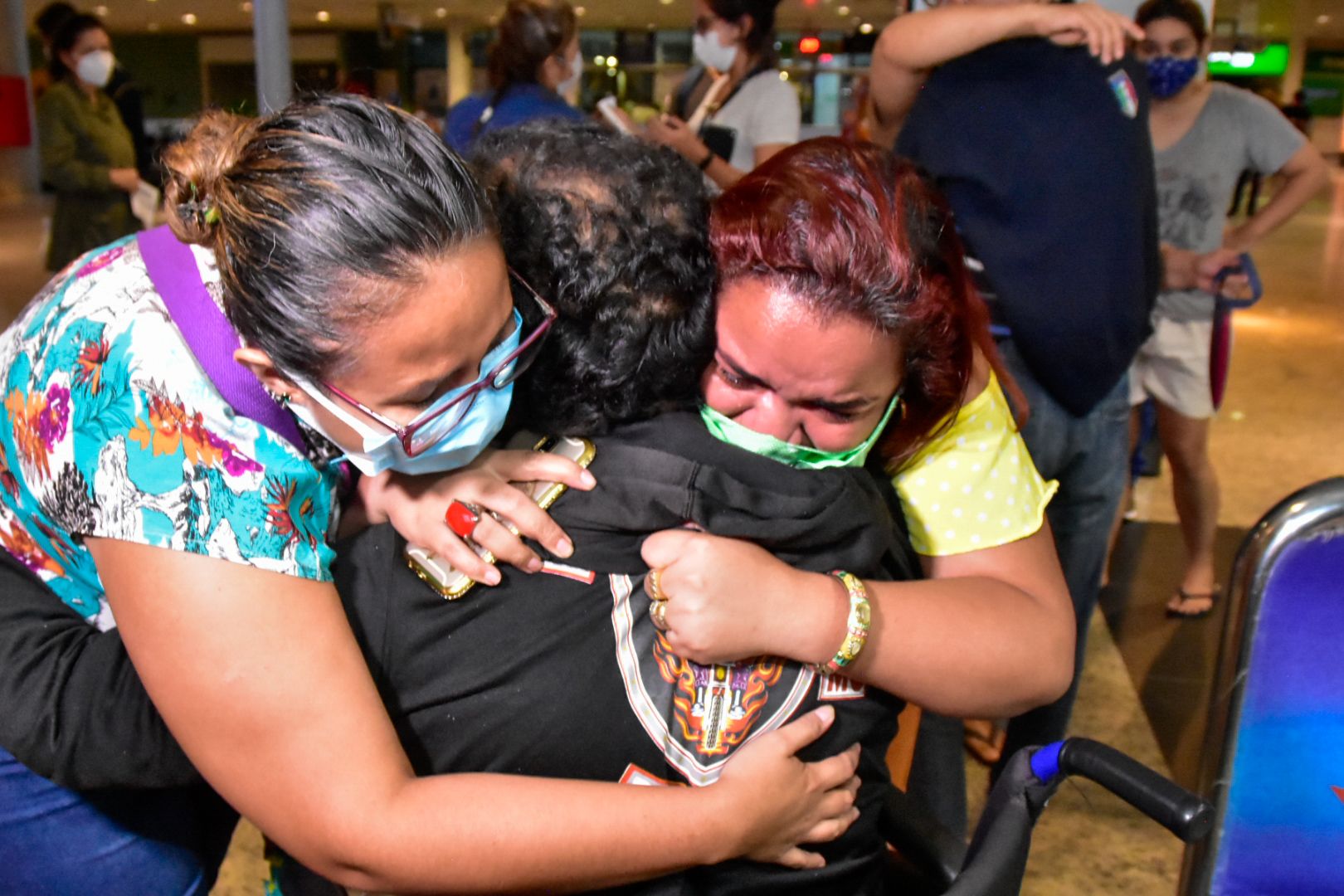 Recuperados da Covid-19: nove pacientes, tratados em Belém, Vitória, Uberaba e Recife, retornam a Manaus