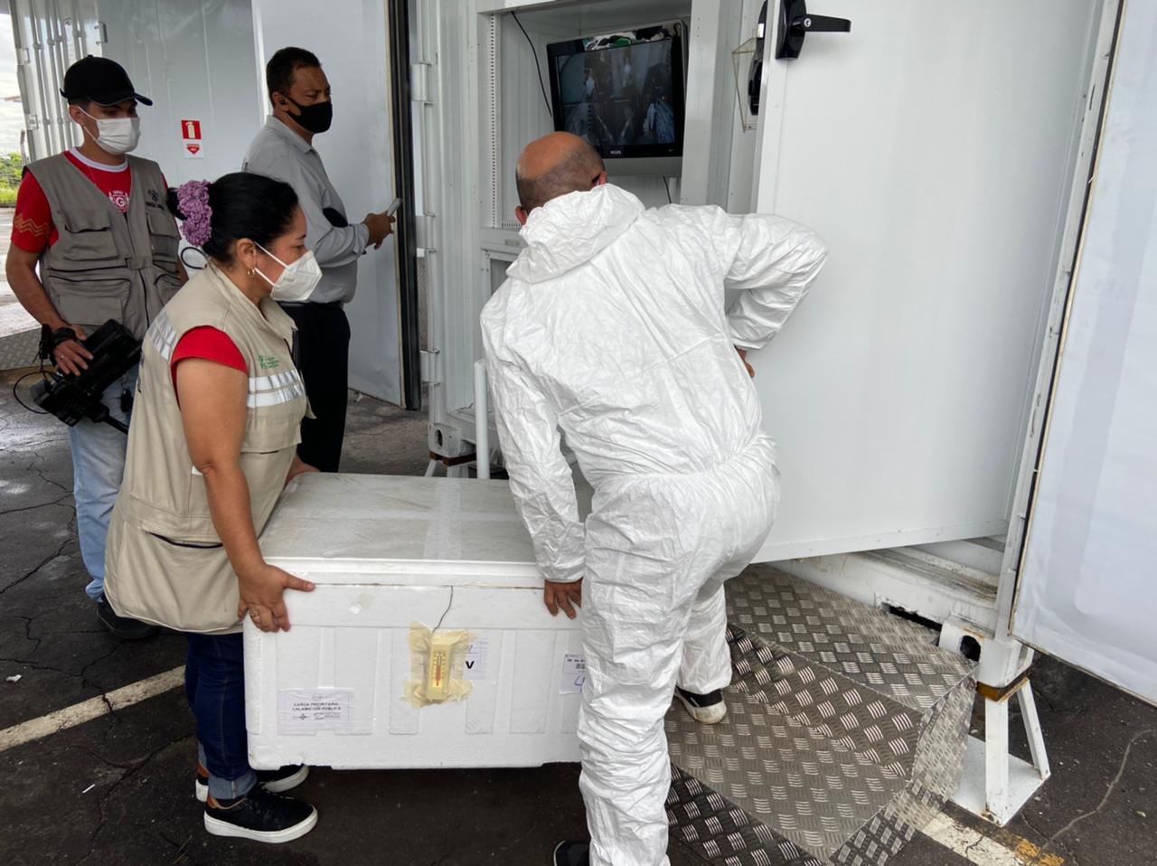 Manaus recebe novas doses para vacinar 54,4 mil idosos de 60 a 69 anos contra a Covid-19