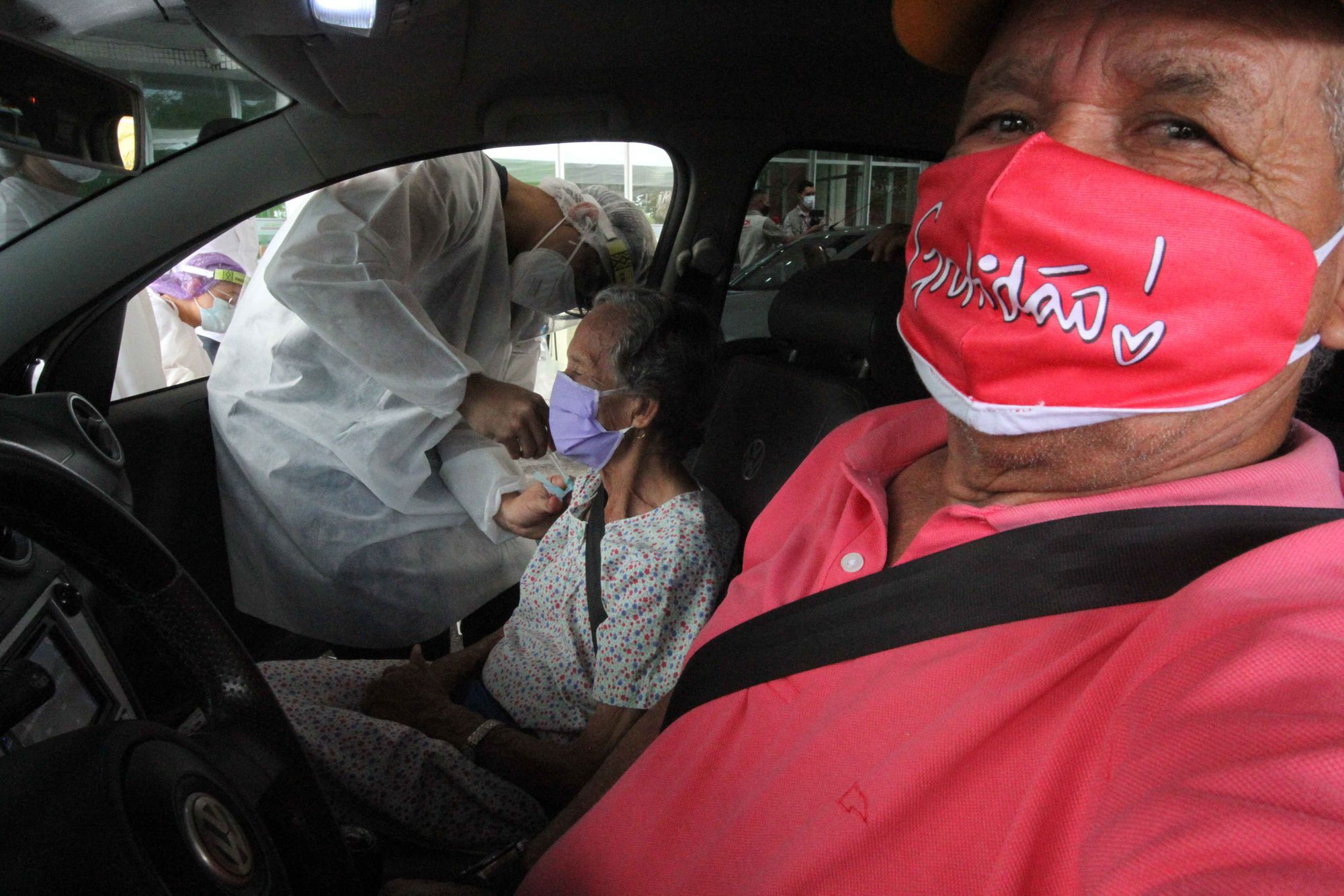 Idosos a partir de 70 anos e sem doenças também já podem se vacinar