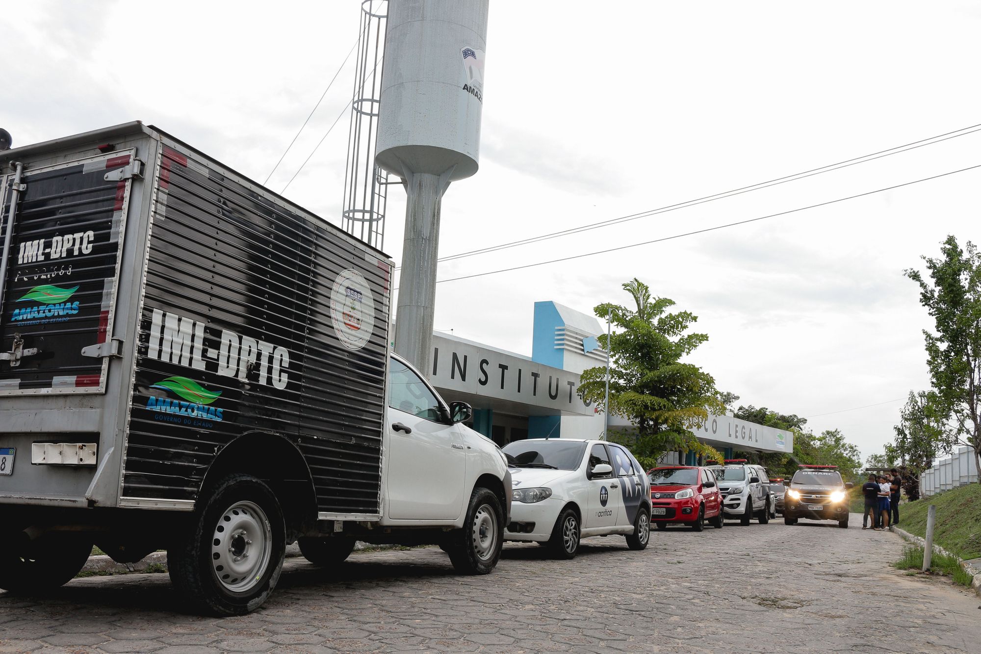 Homem morre após trocar tiros com policiais em Manaus