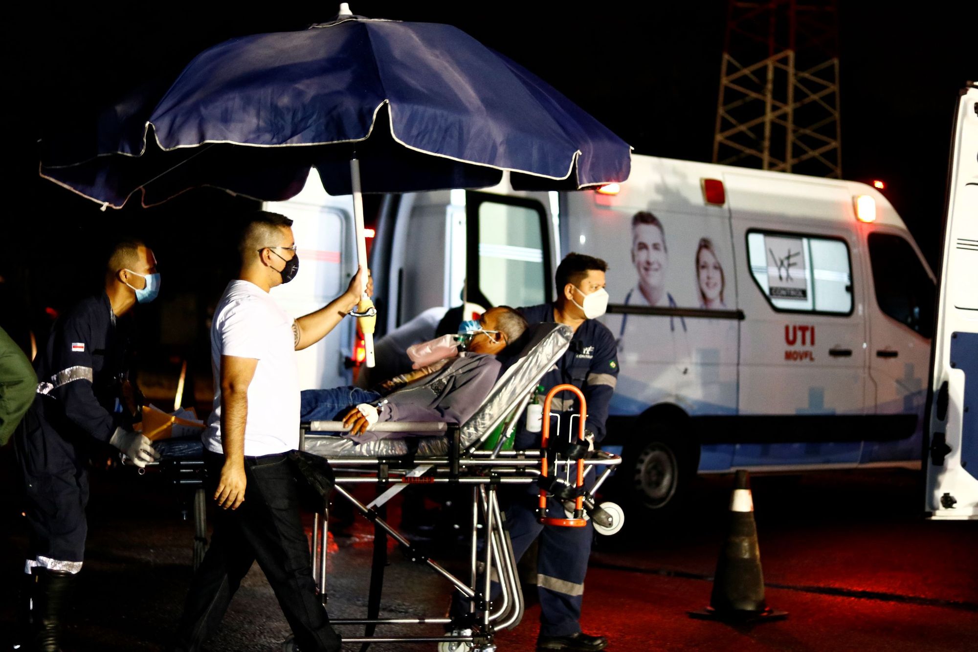 Delphina Aziz recebe 13 pacientes de Parintins