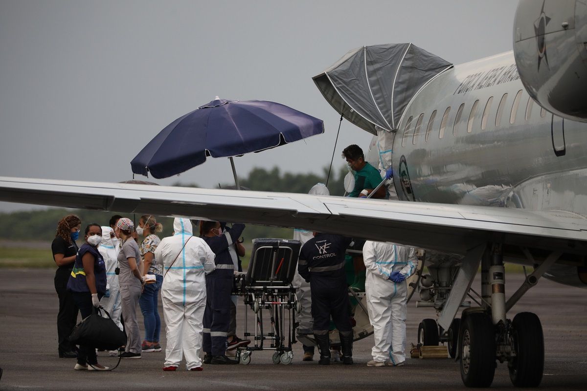 Mais nove pacientes com Covid-19 são transferidos de Parintins para Manaus