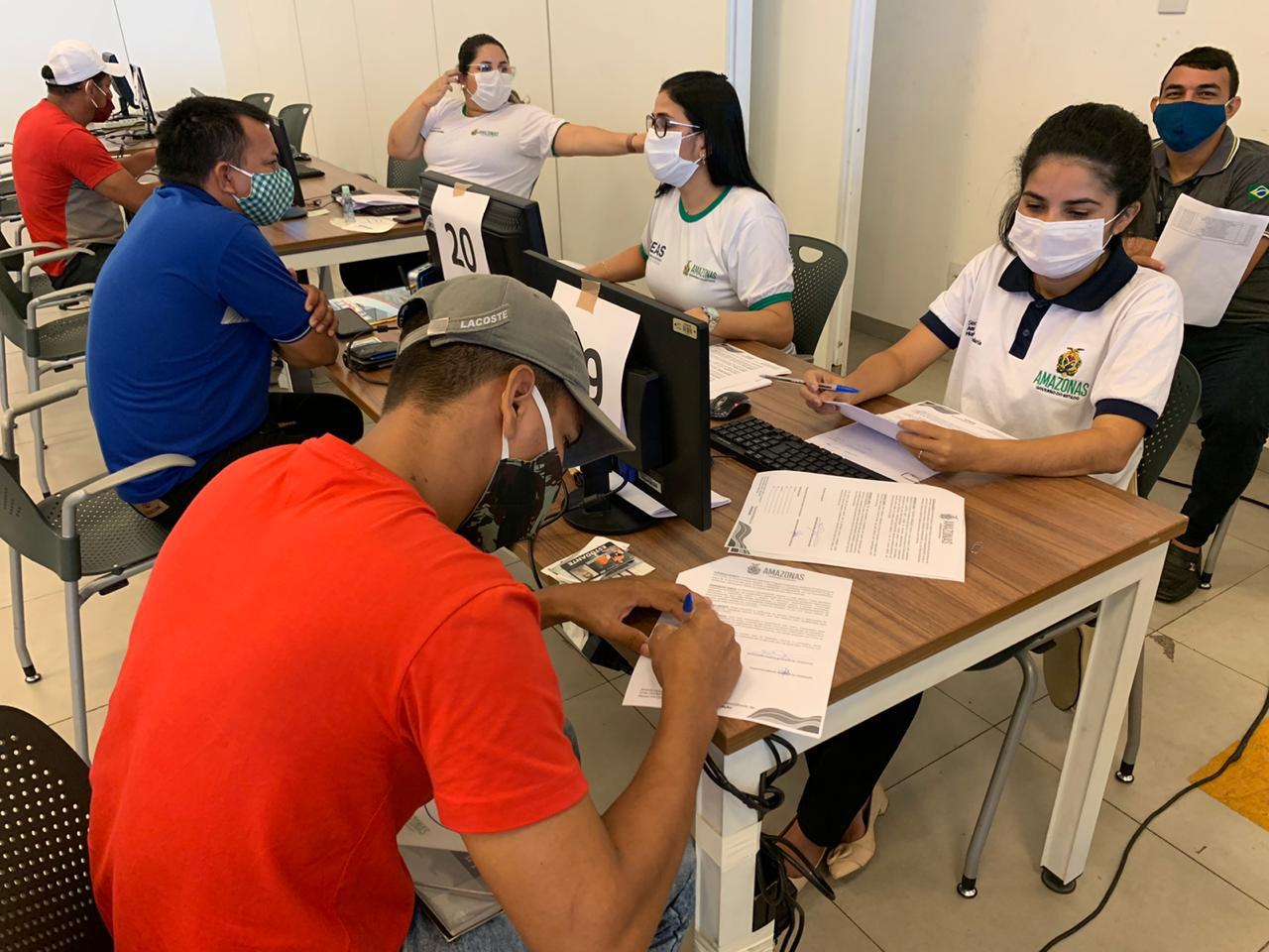 Moradores do Monte Horebe recebem mais duas parcelas do Bolsa Moradia