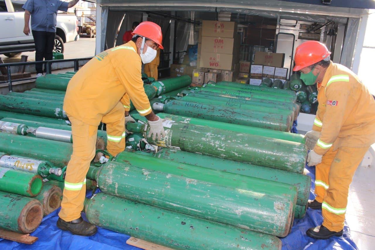 Governo do Amazonas envia 137 cilindros de oxigênio, insumos e medicamentos para seis municípios do interior