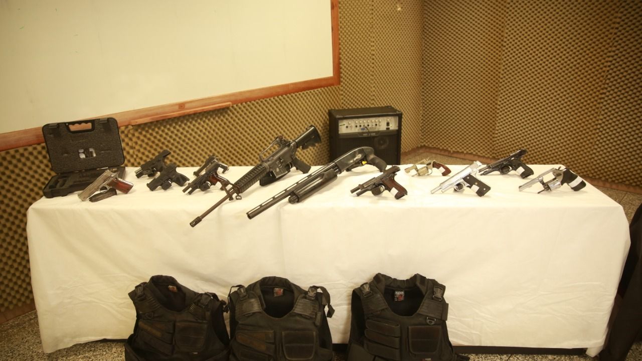 Homem é preso com 12 armas de fogo na zona Oeste de Manaus