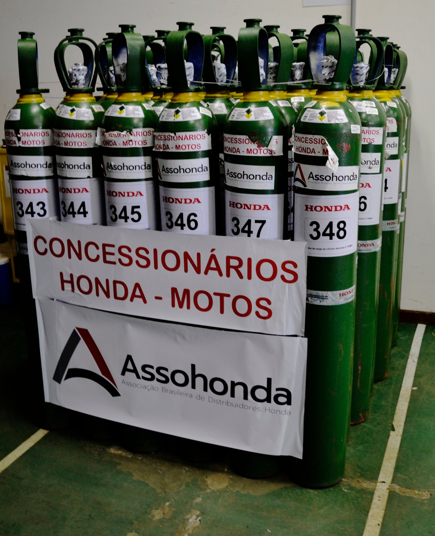 Associação de Concessionárias de Moto Honda doa mais de 4 mil cilindros de oxigênio para Manaus