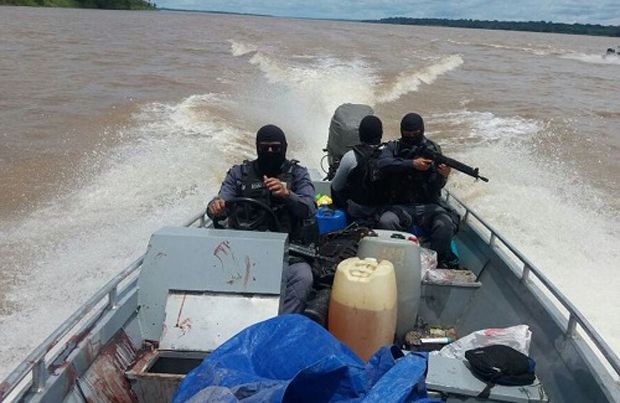Polícia busca piratas acusados de ataques a embarcações em Coari