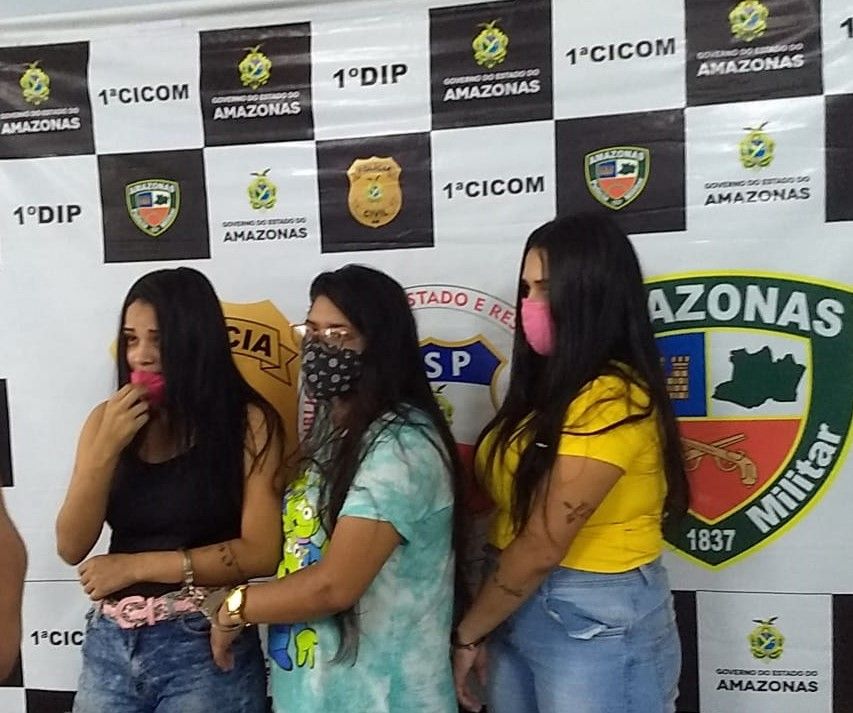 Mulheres são presas após furto  em farmácia no Parque 10