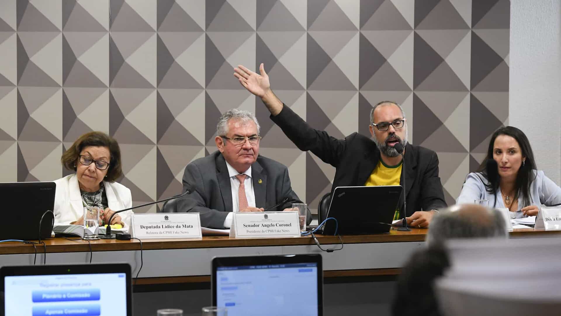 Youtube encerra dois canais do blogueiro bolsonarista Allan dos Santos