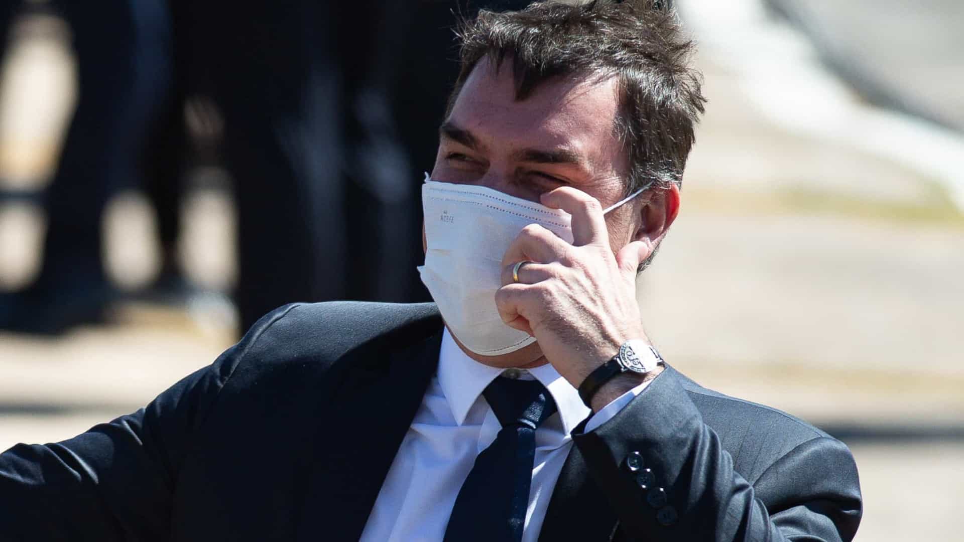 Flávio Bolsonaro e sócio entregam loja de chocolates investigada pelo MP