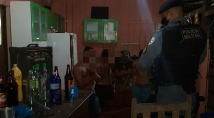 Equipe de fiscalização acaba com festa clandestina em Parintins
