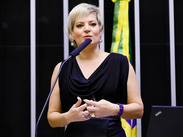 Joice propõe PEC que prevê impedimento do presidente da República por incapacidade mental