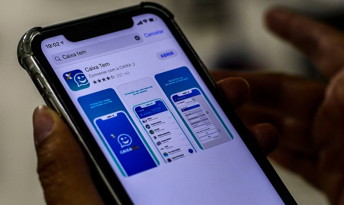 Nascidos em novembro podem atualizar dados no Caixa Tem
