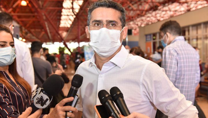 David acompanha início de nova fase de vacinação e garante luta por mais doses para Manaus