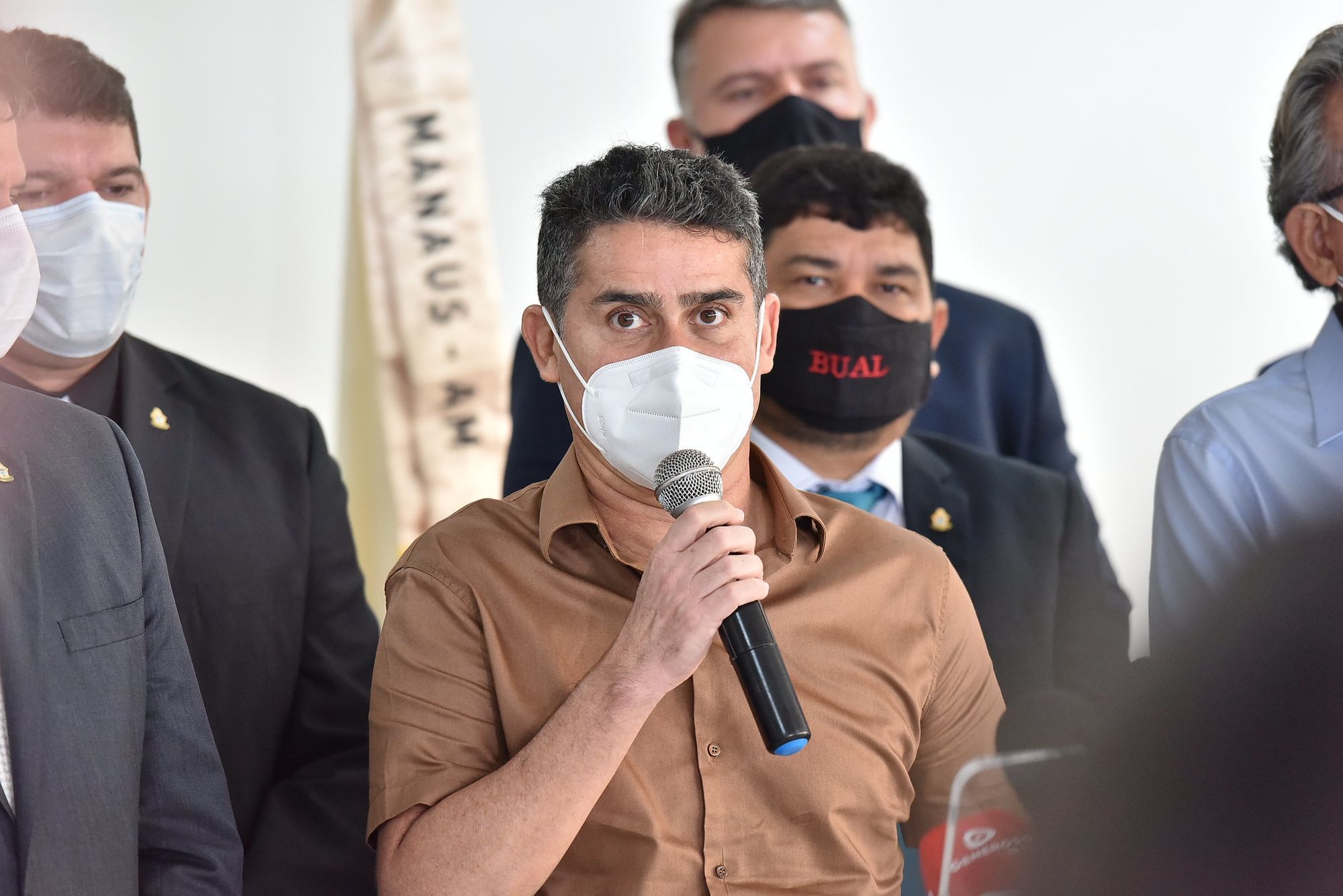 David vai à fábrica de produção da vacina Sputnik V no Brasil