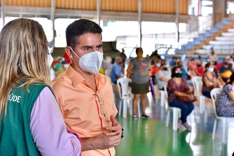 David acompanha vacinação de idosos com 63 anos contra a Covid-19