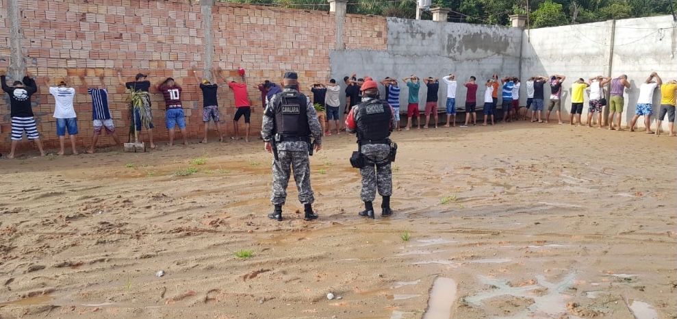 Mais de 150 pessoas são detidas durante festa clandestina em Coari