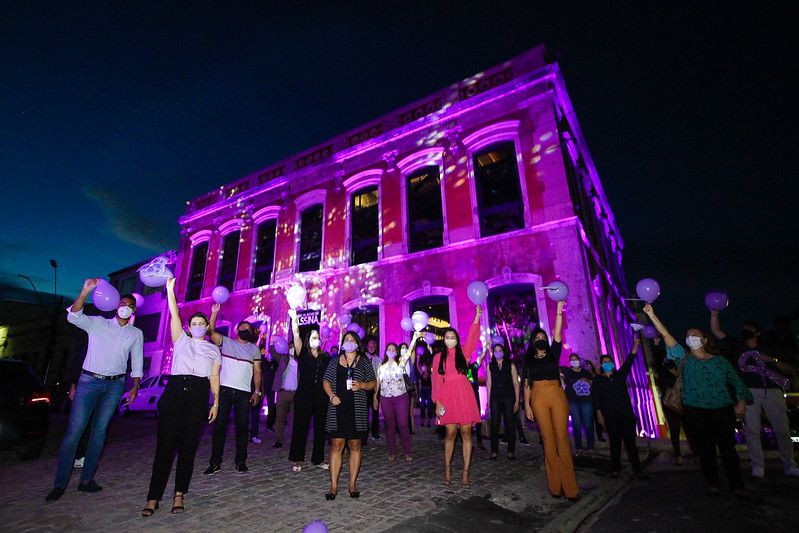 Casarão da Inovação é iluminado em alusão ao ‘Março Lilás’