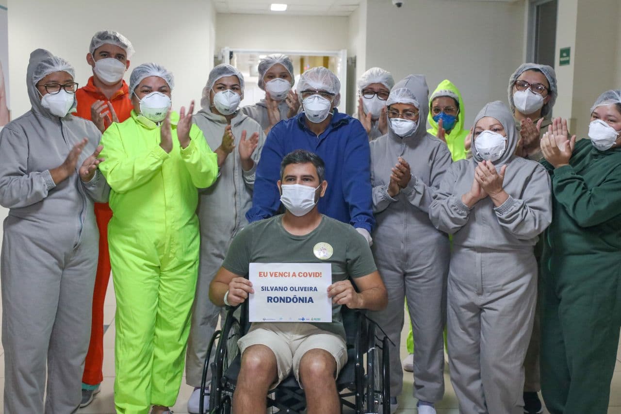 Paciente de Rondônia recebe alta no Delphina Aziz