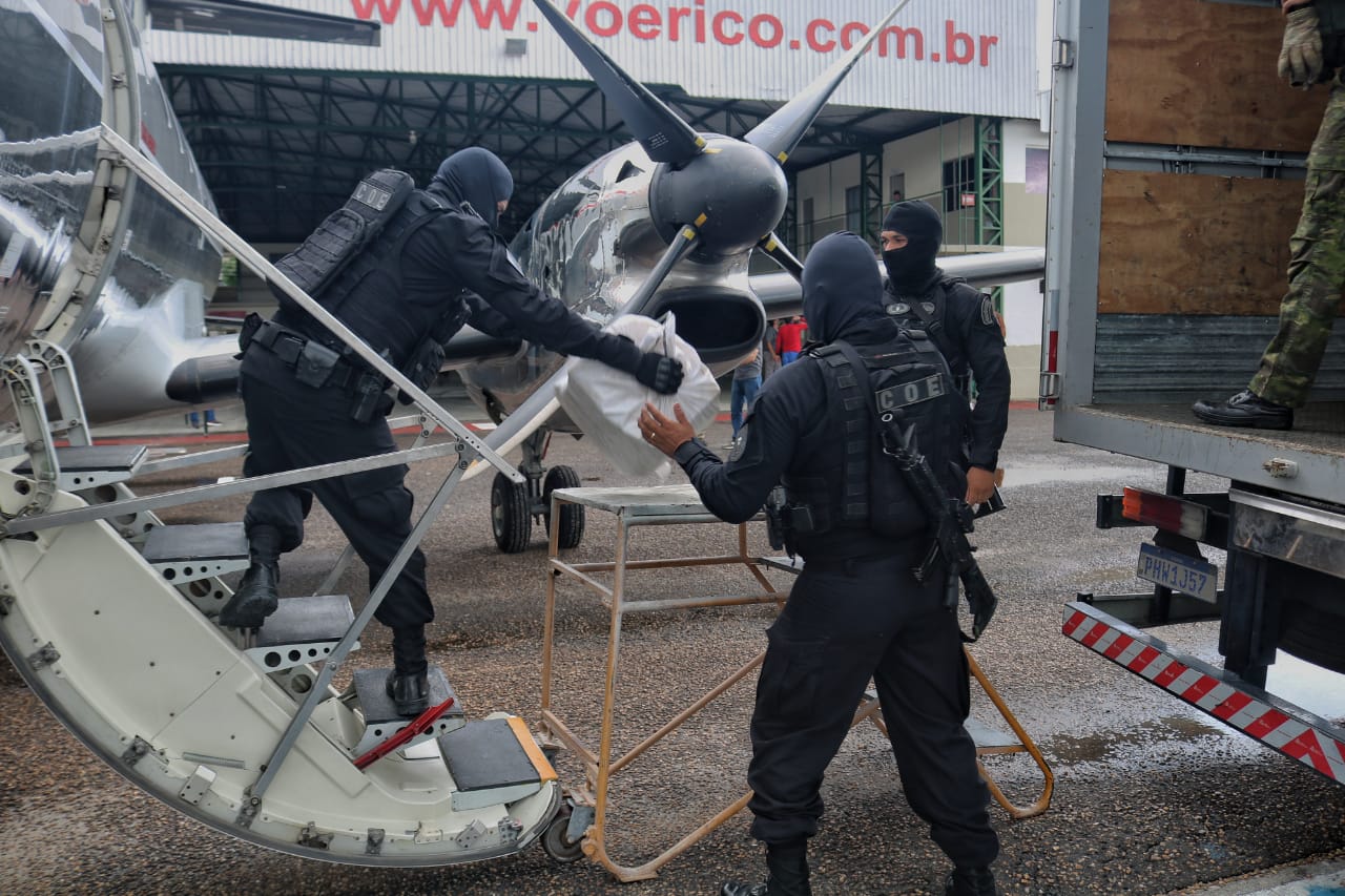 Polícia faz escolta de 3,2 toneladas de drogas apreendidas no AM