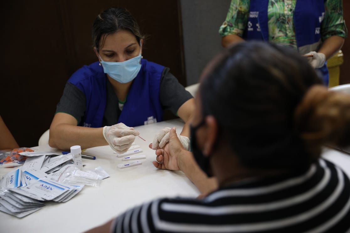 Amazonas intensifica acolhimento da população em situação de rua em abrigo emergencial
