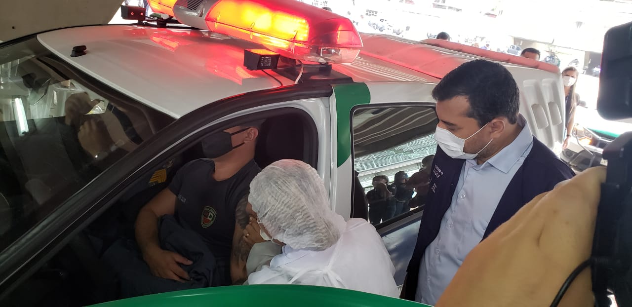 Policiais começam a ser vacinados em Manaus; operação deve durar a semana inteira