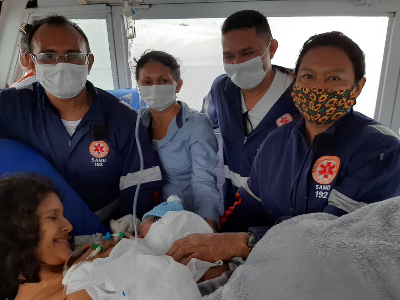 Samu fluvial realiza parto dentro de ambulancha no meio do rio Negro