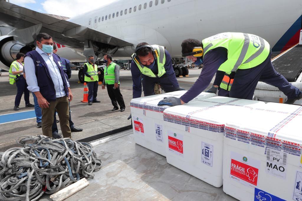 Amazonas recebe oitava remessa de vacinas contra a Covid-19