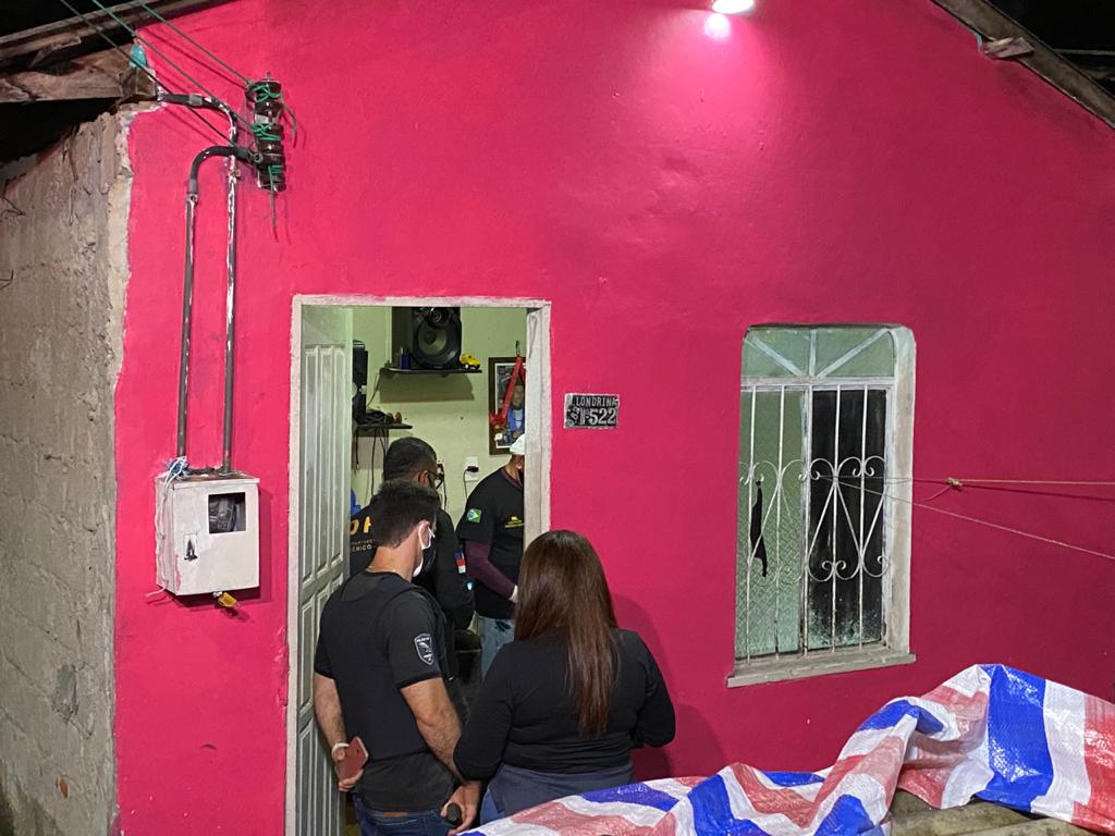 Homem é assassinado com mais de 20 tiros na zona Leste