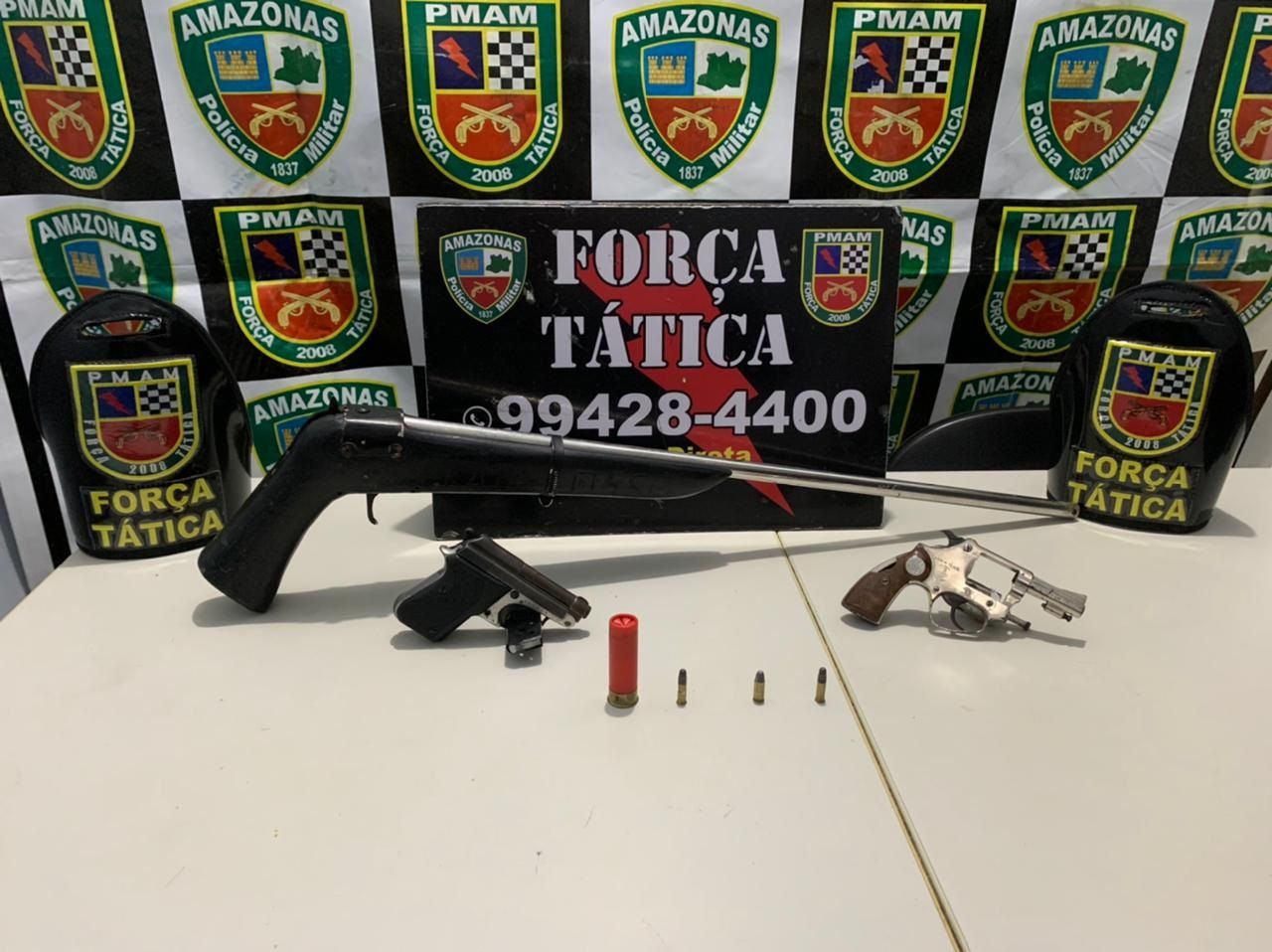 Mulheres são presas suspeitas de guardar armas para traficantes