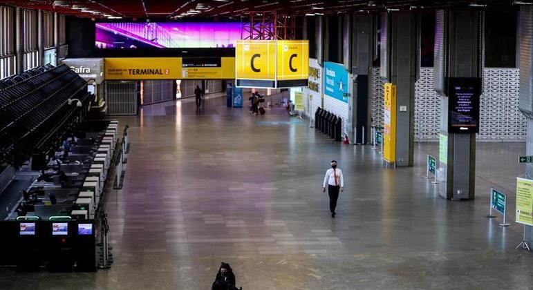 Brasileiros só podem entrar no Afeganistão, Tonga e mais 6 países