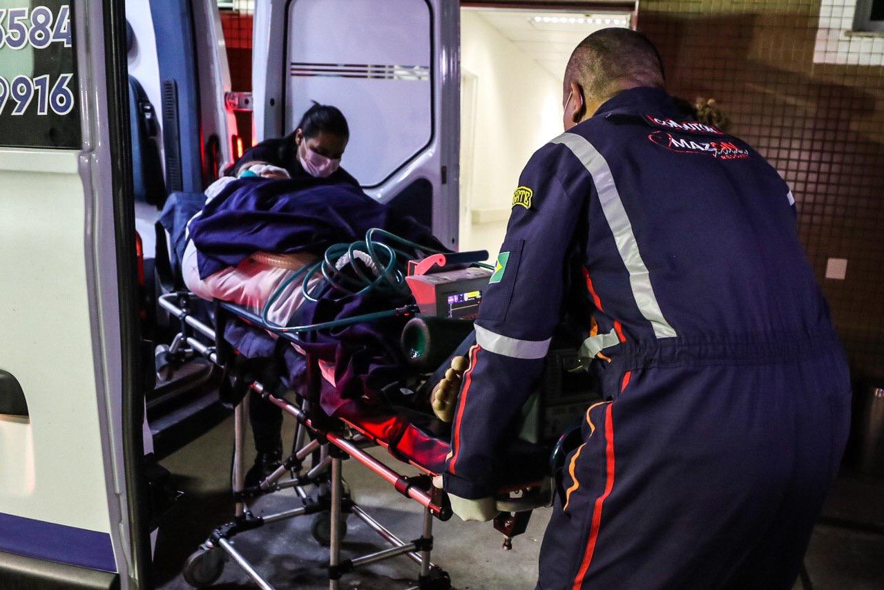 Operação Gratidão: Dois pacientes de Rondônia desembarcam em Manaus para tratar Covid-19