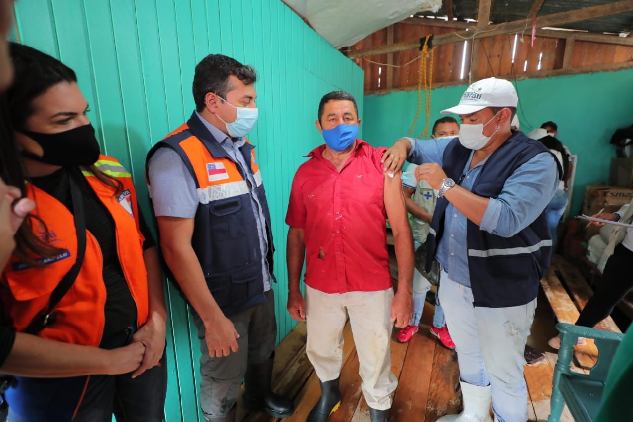 Amazonas garante vacinação contra a Covid-19 para municípios afetados pela enchente
