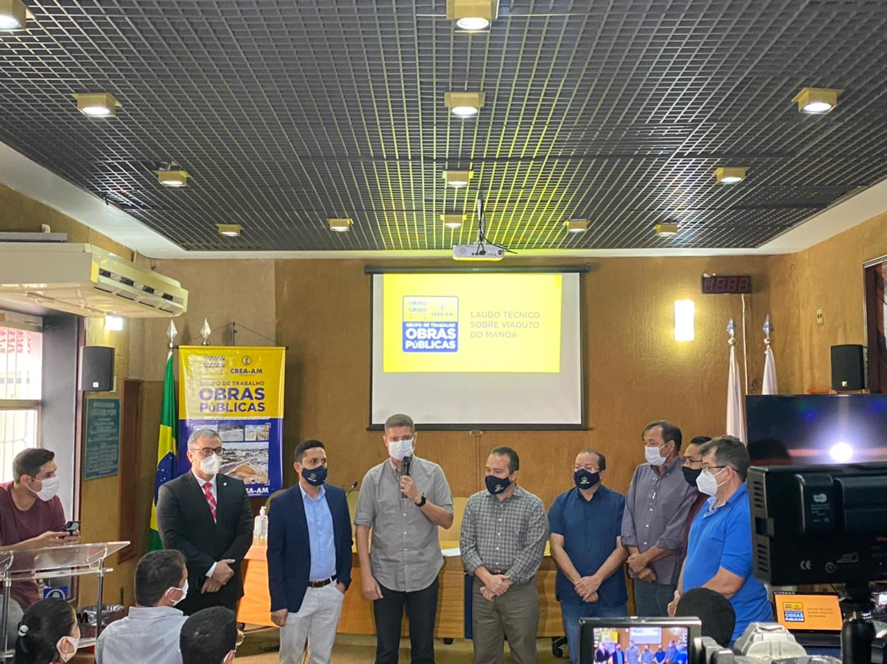 Crea-AM entrega laudo técnico do viaduto do Manoa ao vice-prefeito