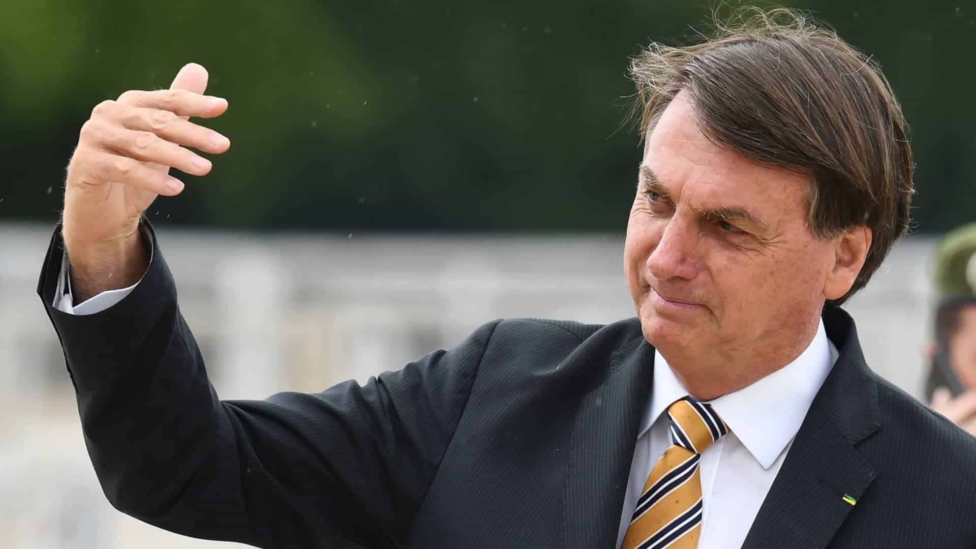 Bolsonaro adota 'Plano Vacina' para tentar estancar perda de popularidade