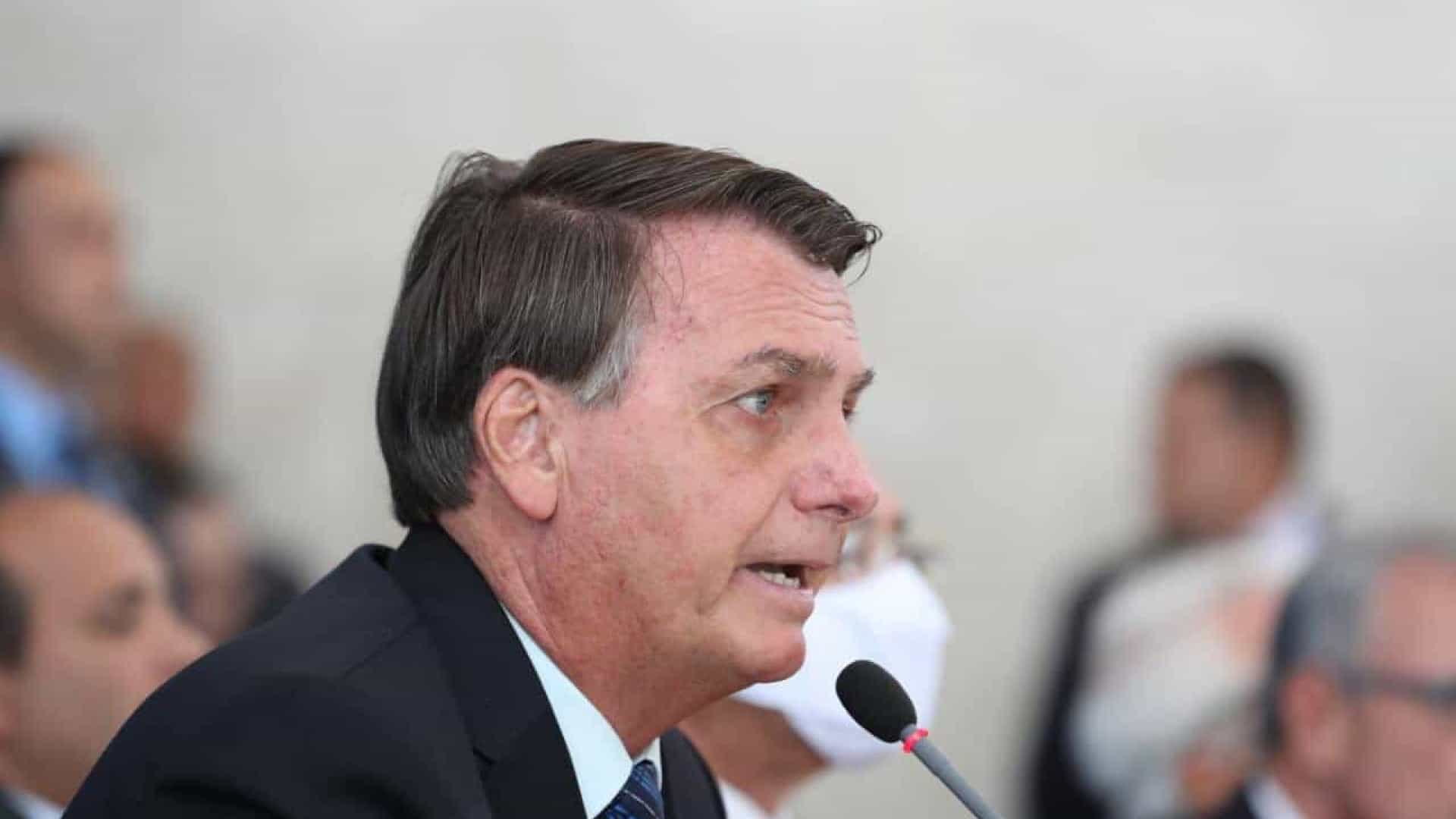Sob influência de filho, Bolsonaro muda discurso para agradar empresários