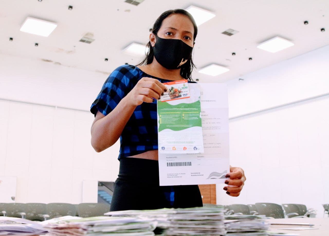 Beneficiários retardatários do Auxílio Estadual têm até sábado para retirar o cartão