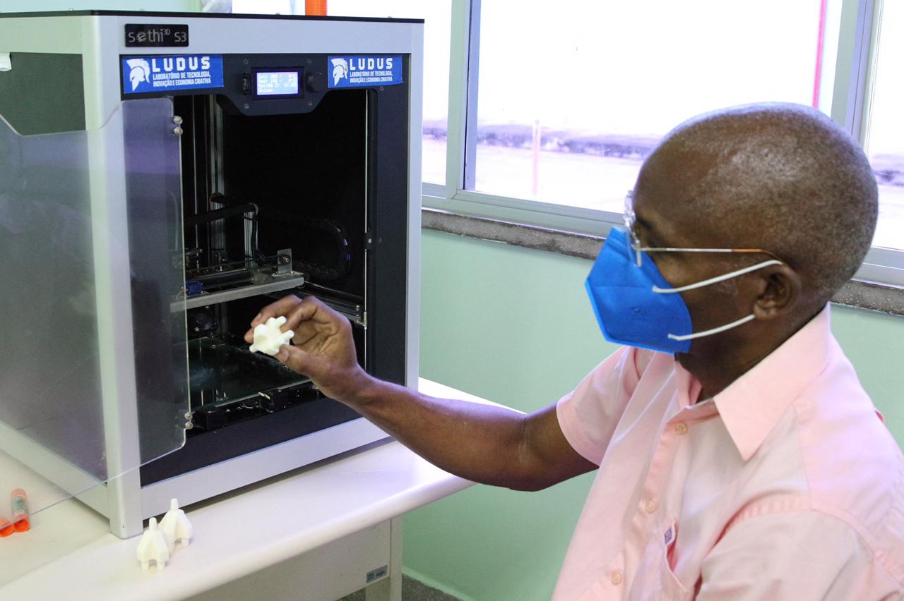 Cânula nasal desenvolvida pela UEA auxilia no tratamento de paciente com quadro grave da Covid-19 no Hospital Nilton Lins