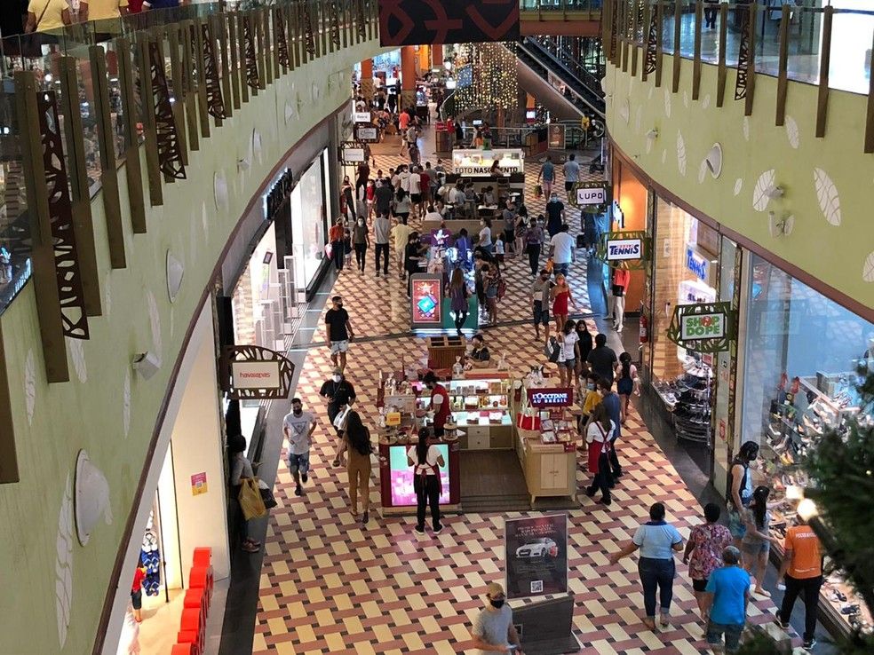 Novo decreto altera horário de funcionamento de shoppings em Manaus